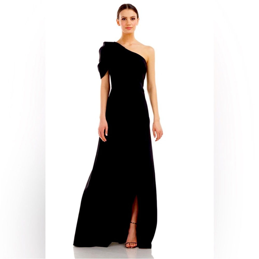 Kay Unger Black One-Shoulder Evening Gown